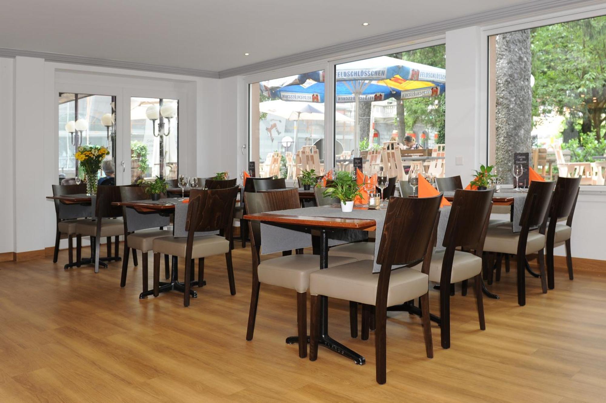 La Dent-du-midi & Restaurant होटल